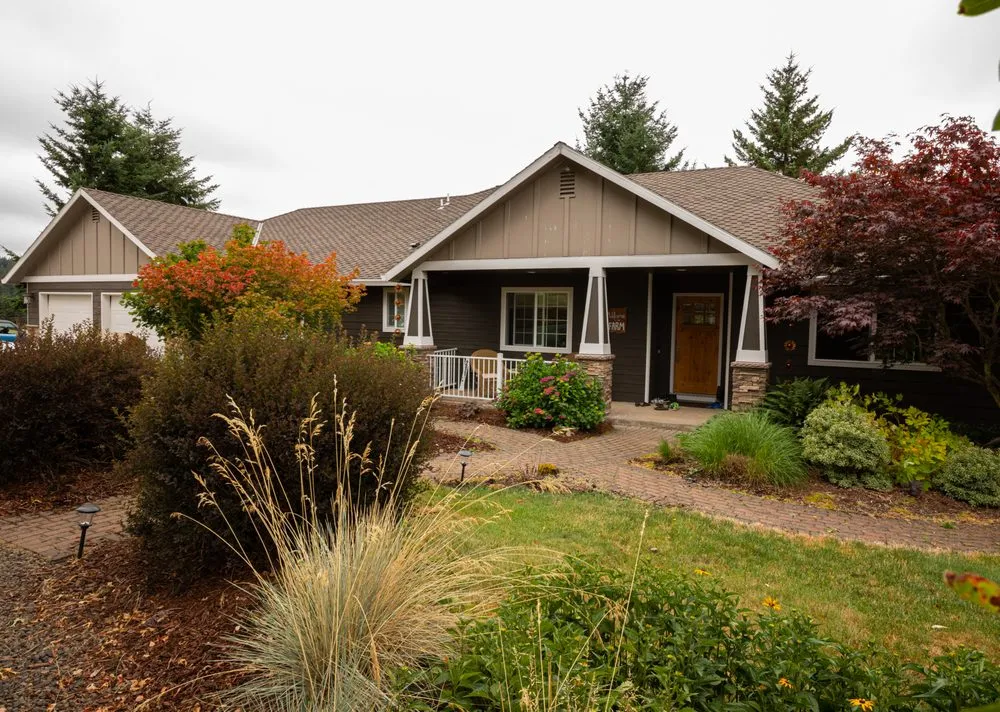 Slide of I & A Roofing