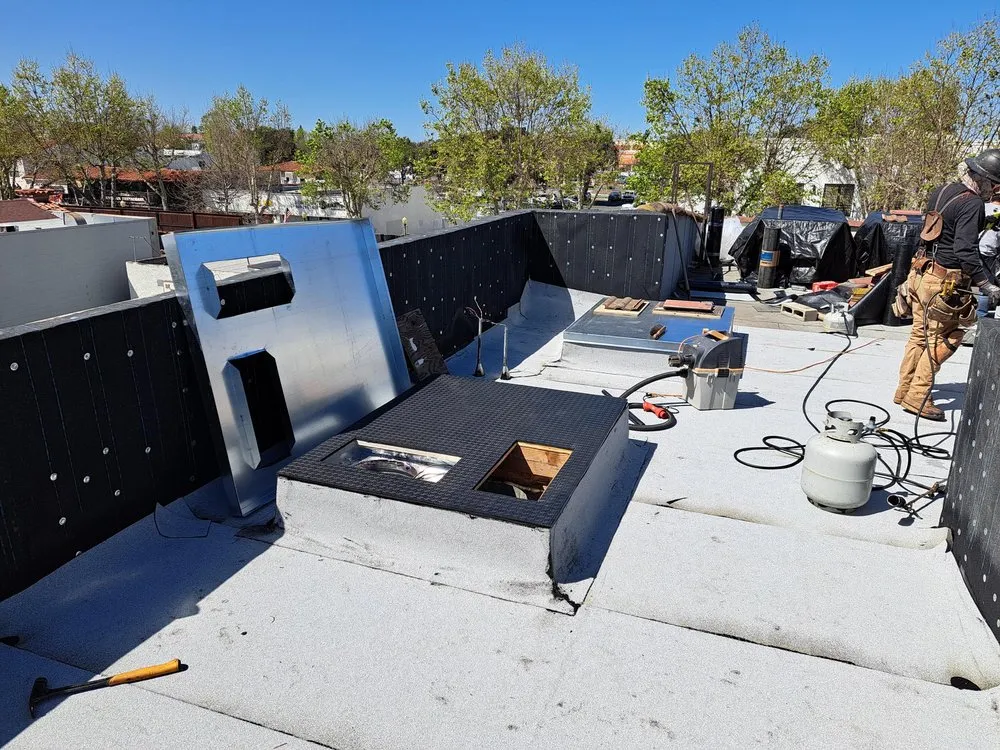 Slide of I Be Roofing