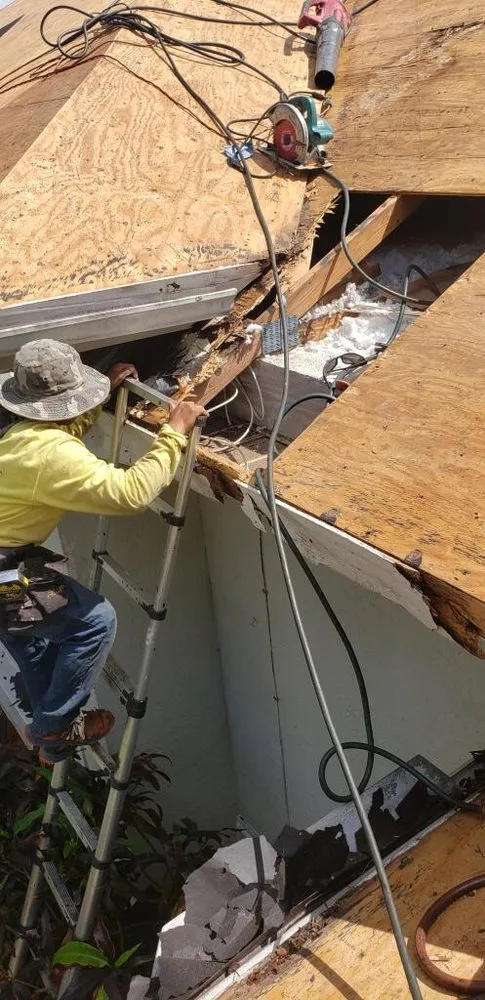 Slide of I Gotta Guy Roof Repairs