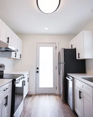 ICS Contracting Logo