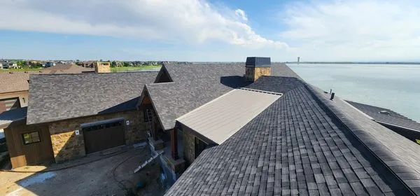 Innov8 Roofing & Gutters Logo