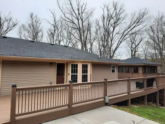 INT Roofing & Construction Logo