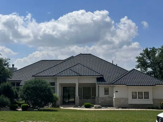 Invision Roofing Logo