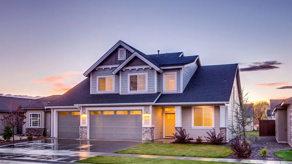 Slide of Iowa Roofing Solutions