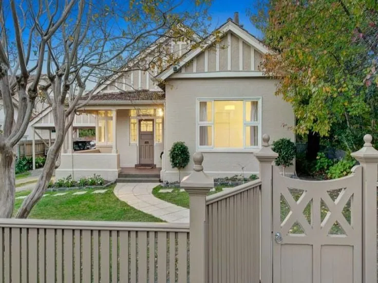 Slide of IPO Windows & Home