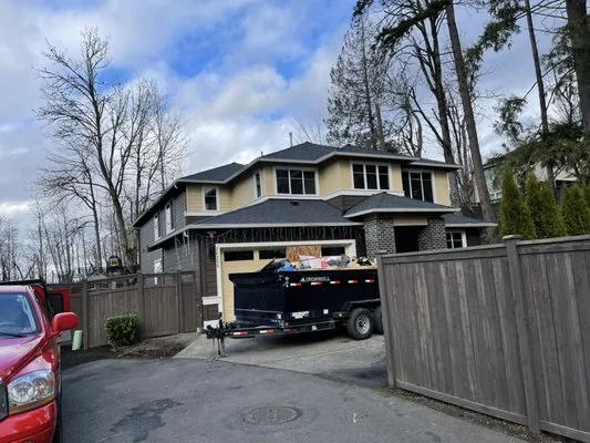 Islas Roofing Construction Logo