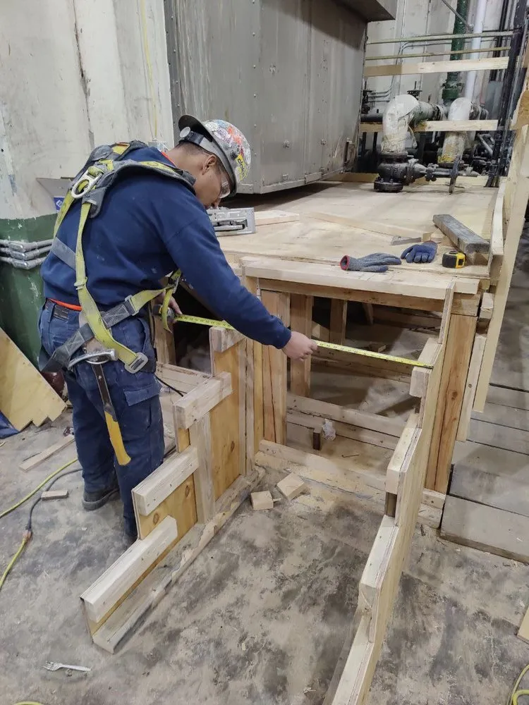 Slide of IZQ General Contractor