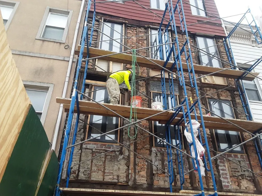 Slide of IZQ General Contractor