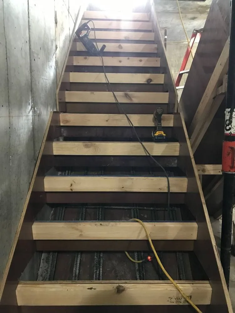 Slide of IZQ General Contractor