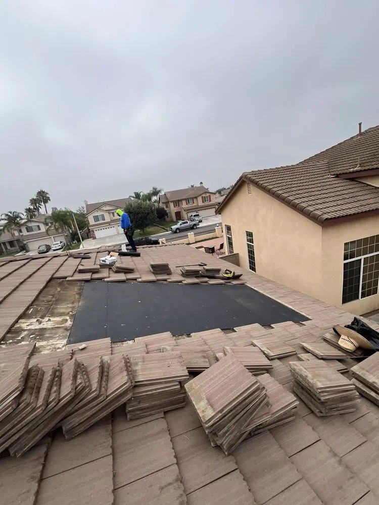 Slide of J & R Elite Roofing