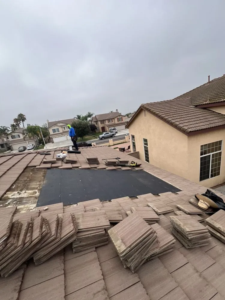 Slide of J & R Elite Roofing