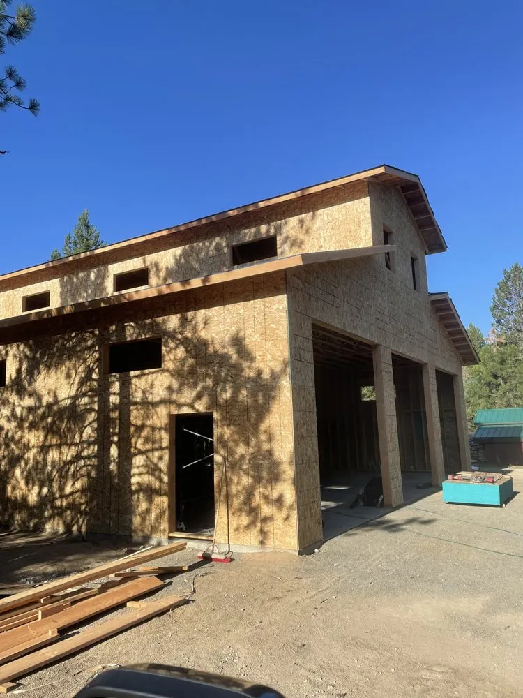 Emergency roof repair experts serving Donnelly, ID - J E Contractors