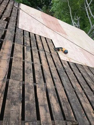 J F Roofing Construction Logo