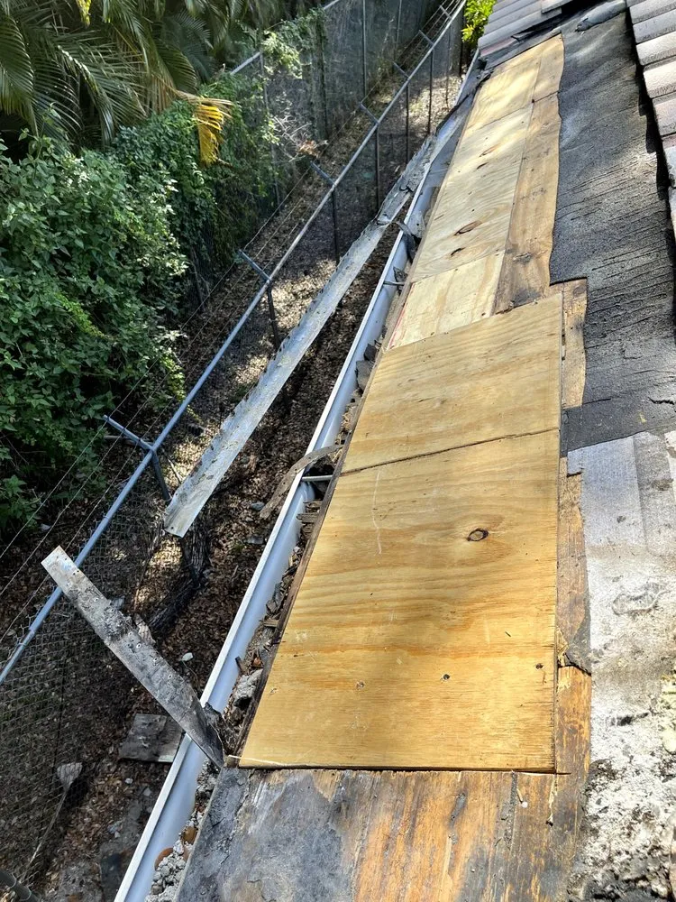 Slide of J. Mendez Roofing