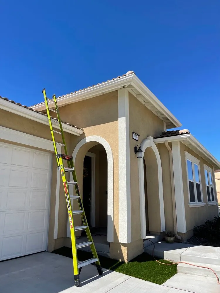 Slide of Jayrods Seamless Gutters