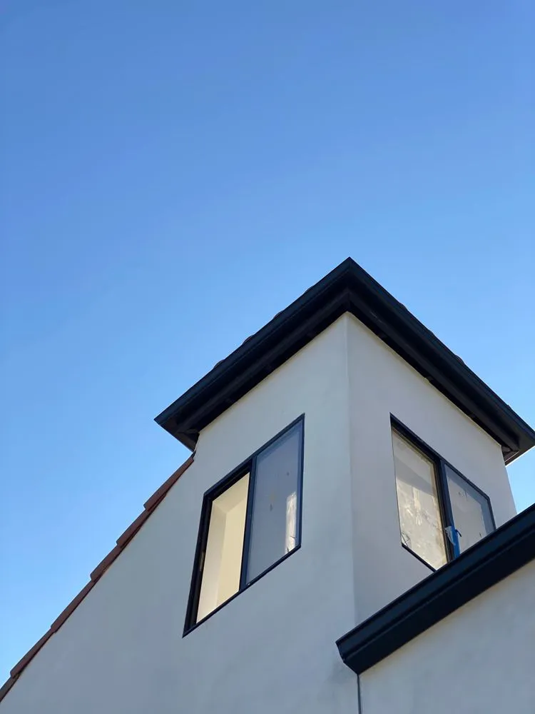 Slide of Jayrods Seamless Gutters