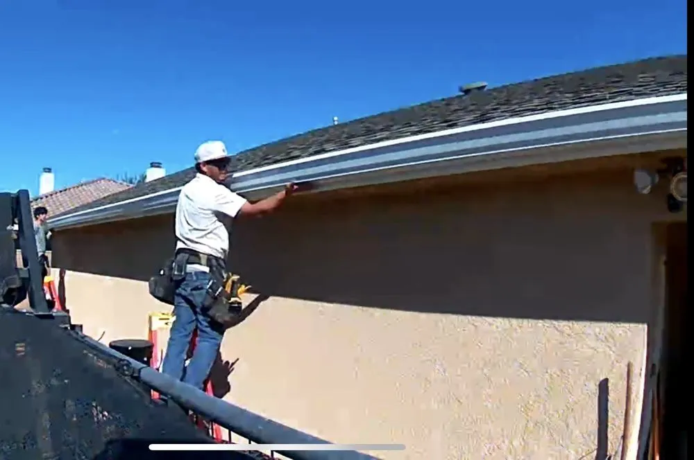 Slide of Jayrods Seamless Gutters