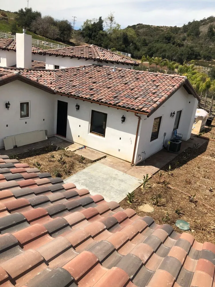 Slide of Jayrods Seamless Gutters