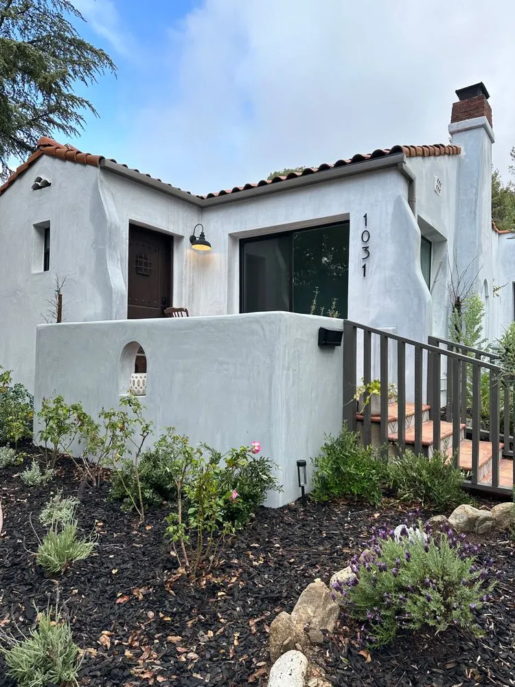 Slide of Jayrods Seamless Gutters