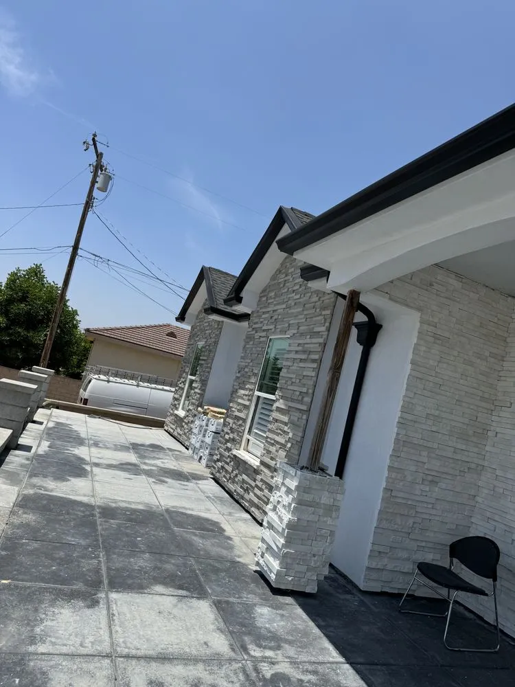 Slide of Jayrods Seamless Gutters