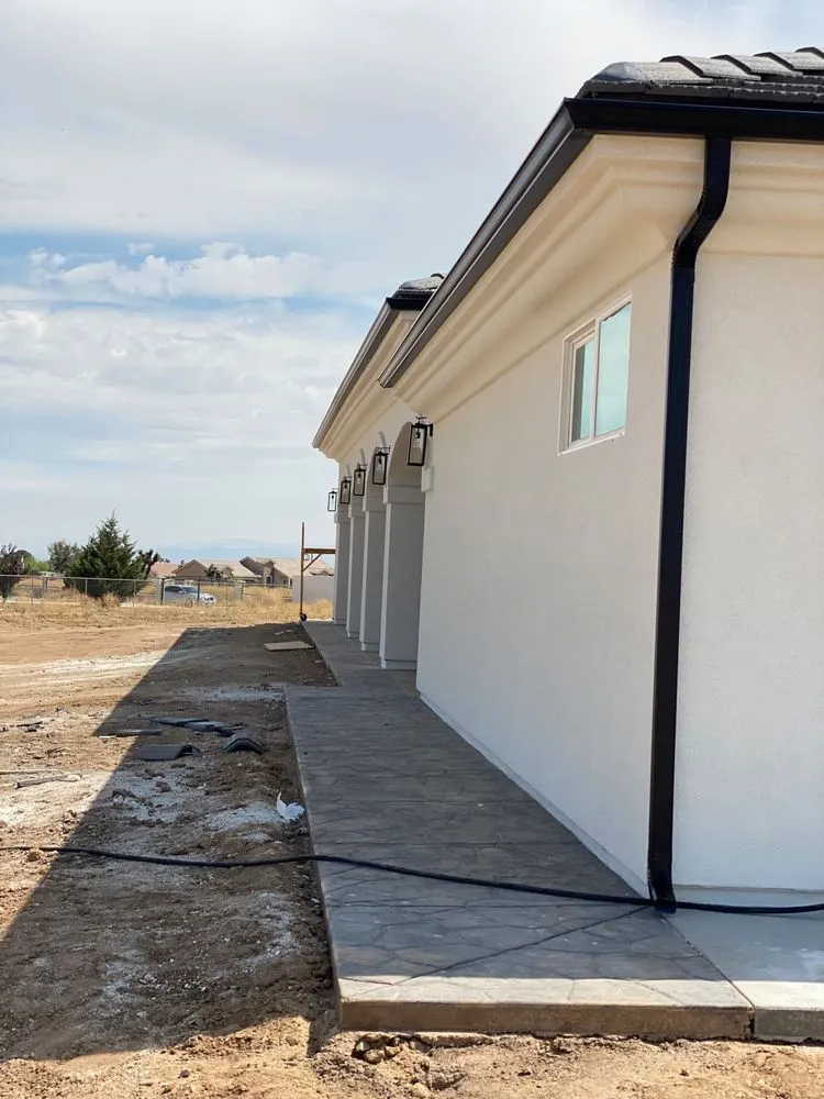 Slide of Jayrods Seamless Gutters