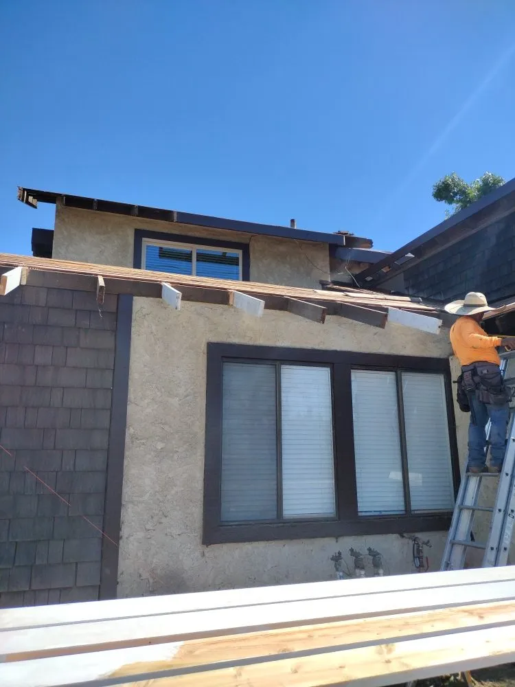 Slide of J&C López Roofing