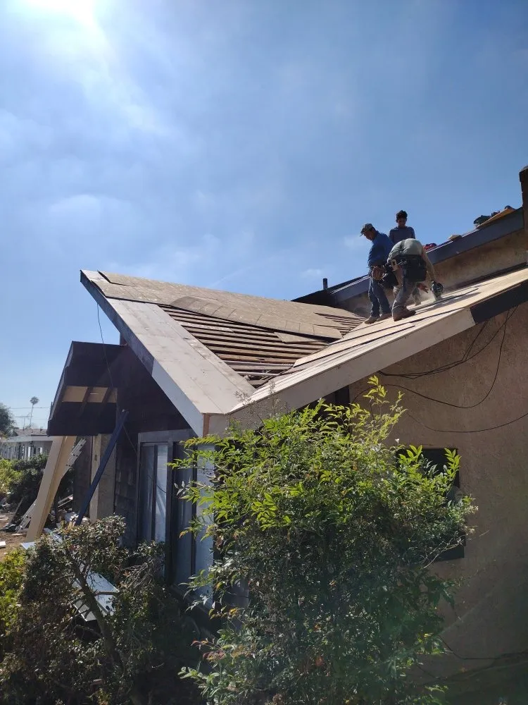 Slide of J&C López Roofing