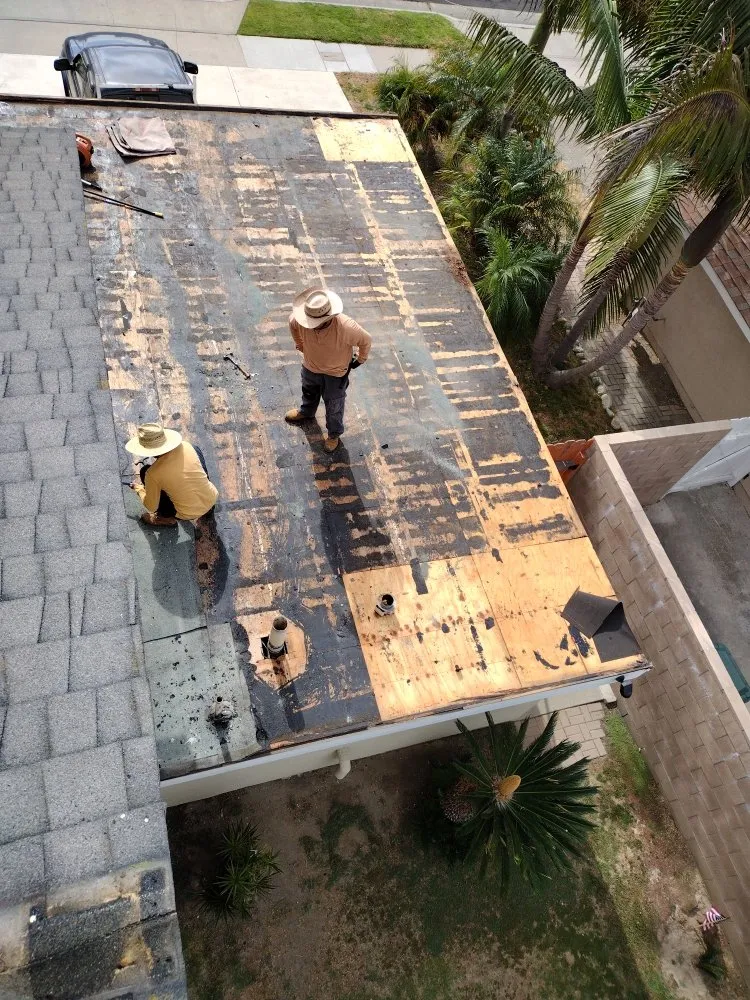 Slide of J&C López Roofing