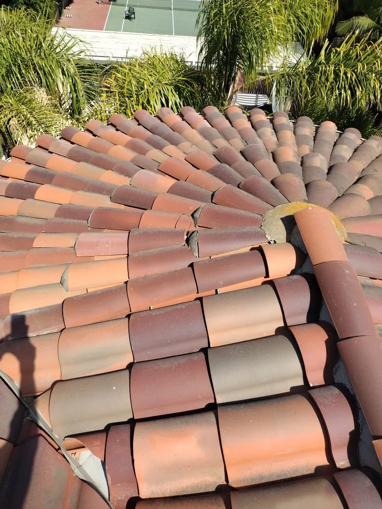 Slide of J&C López Roofing