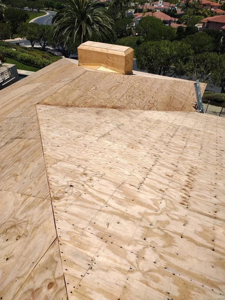 Slide of J&C López Roofing