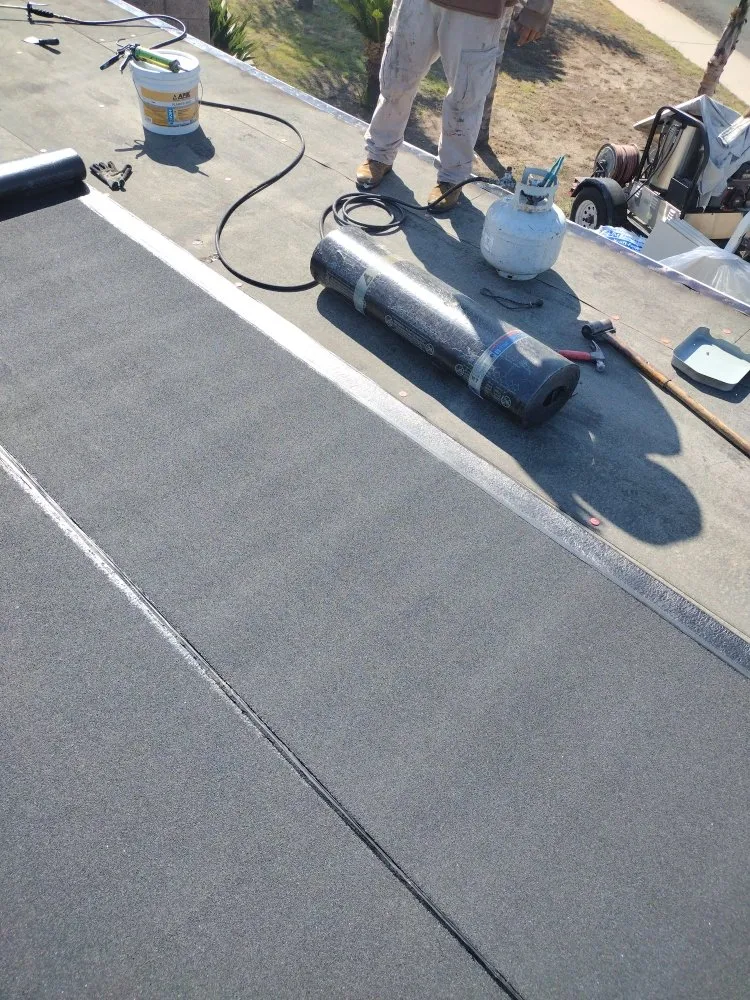 Slide of J&C López Roofing