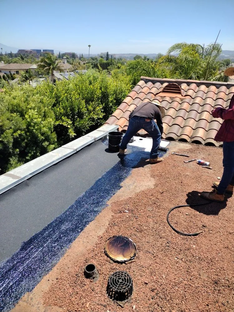 Slide of J&C López Roofing