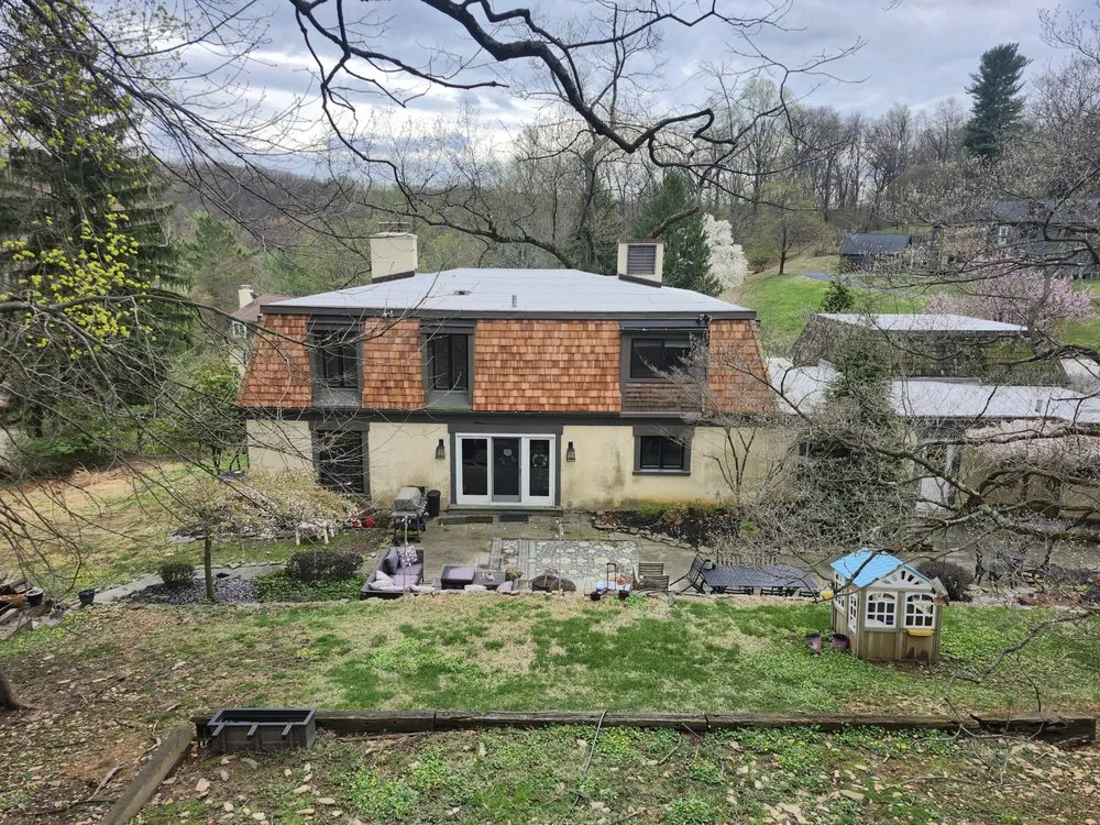 Slide of J&E Contracting