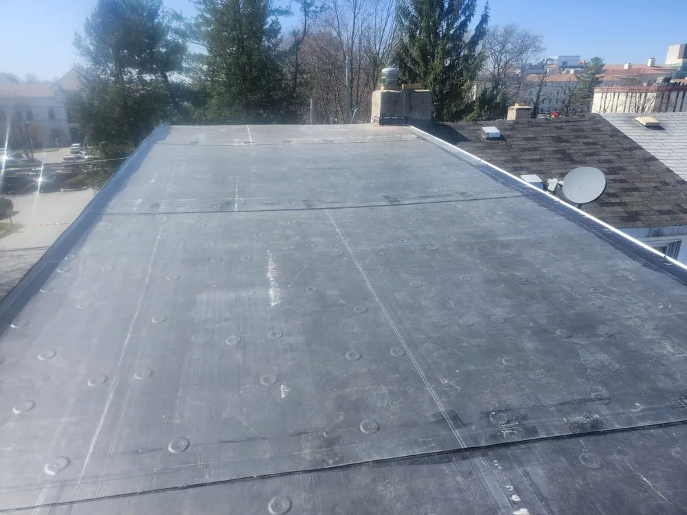 Slide of J&E Contracting