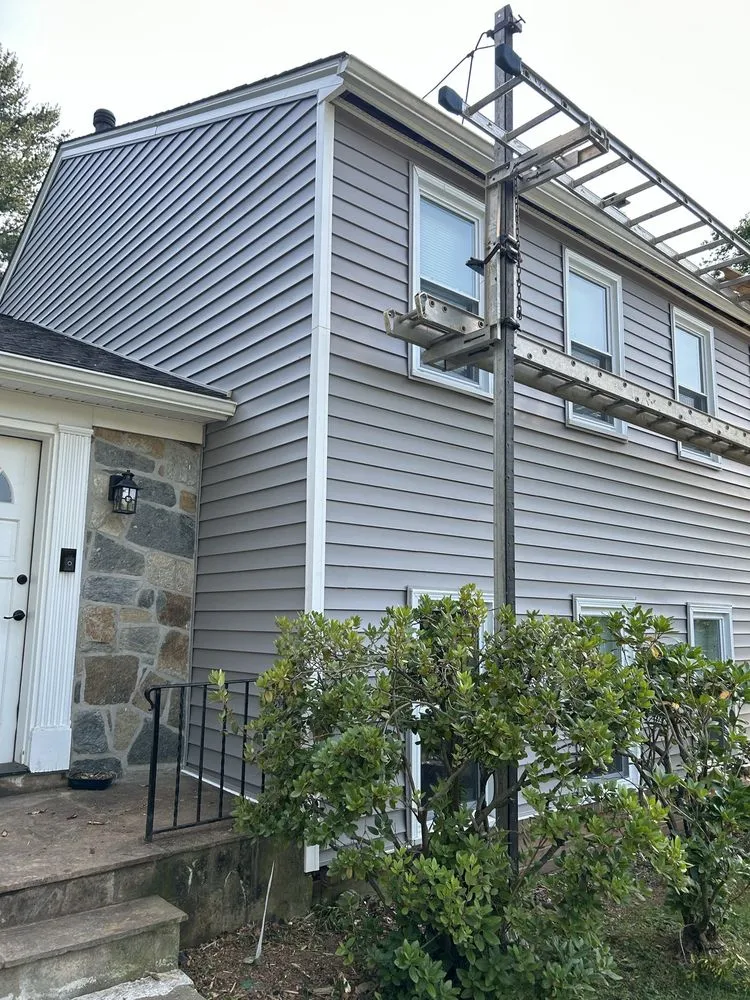 Slide of JE Custom Contractors