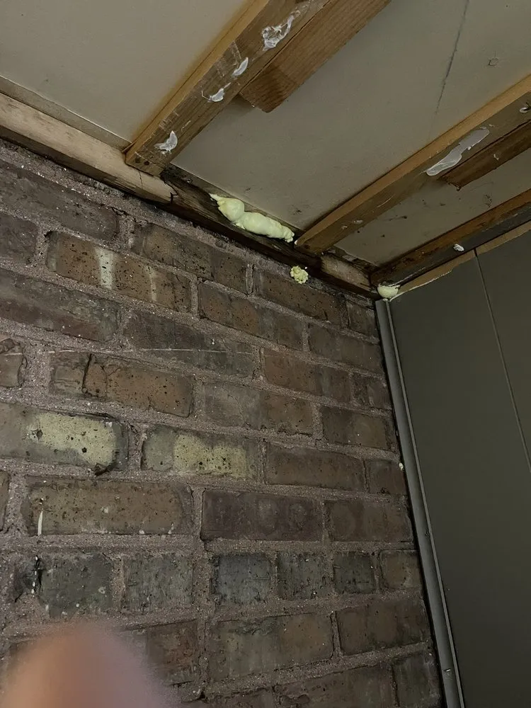 Slide of JE Roofing & Construction