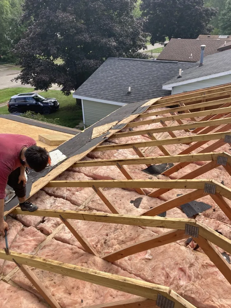 Slide of J&E Roofing & Repairs