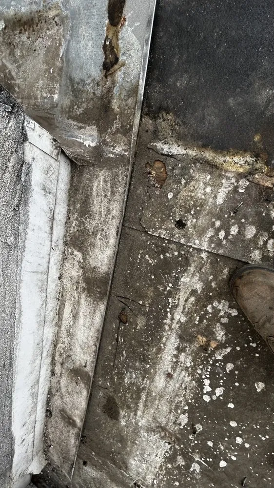 Slide of J&E Roofing Services