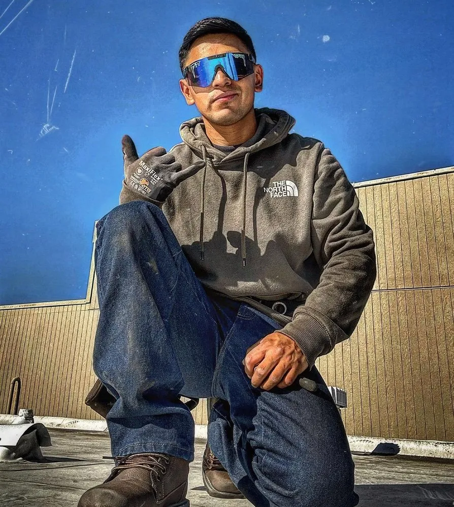 Slide of J&E Roofing Services