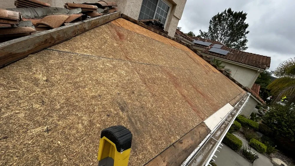 Slide of J&E Roofing Services