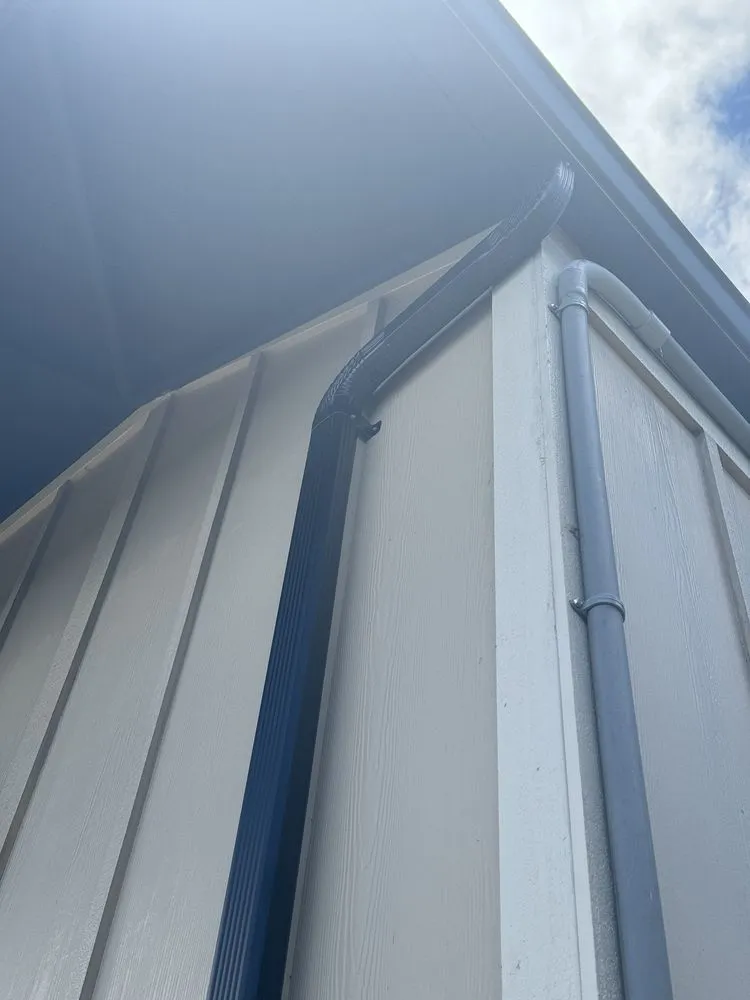 Slide of J&E ROOFING