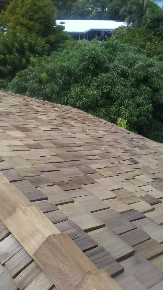 Slide of J&E ROOFING