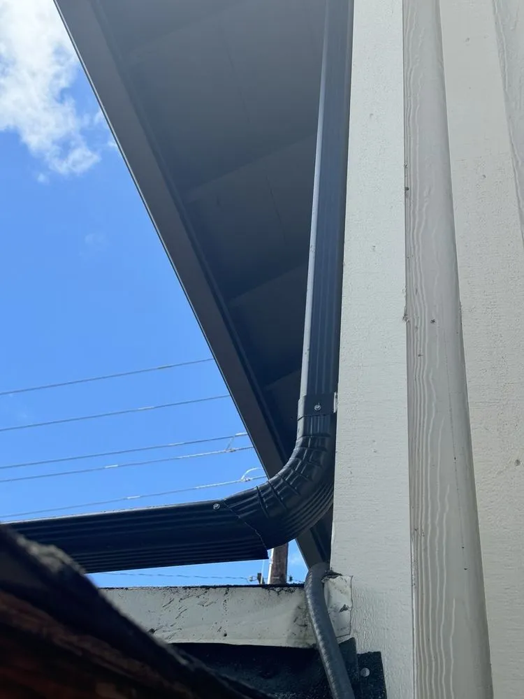 Slide of J&E ROOFING