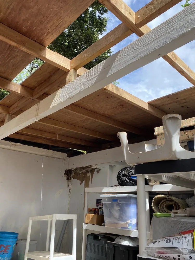 Slide of J&E ROOFING