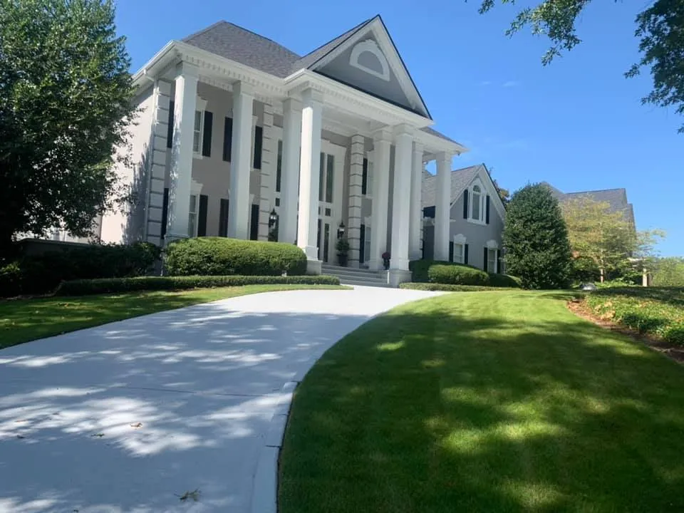 Licensed roof leak repair for fast service across Gray Court, SC - Jeronimo Construction and Landscaping
