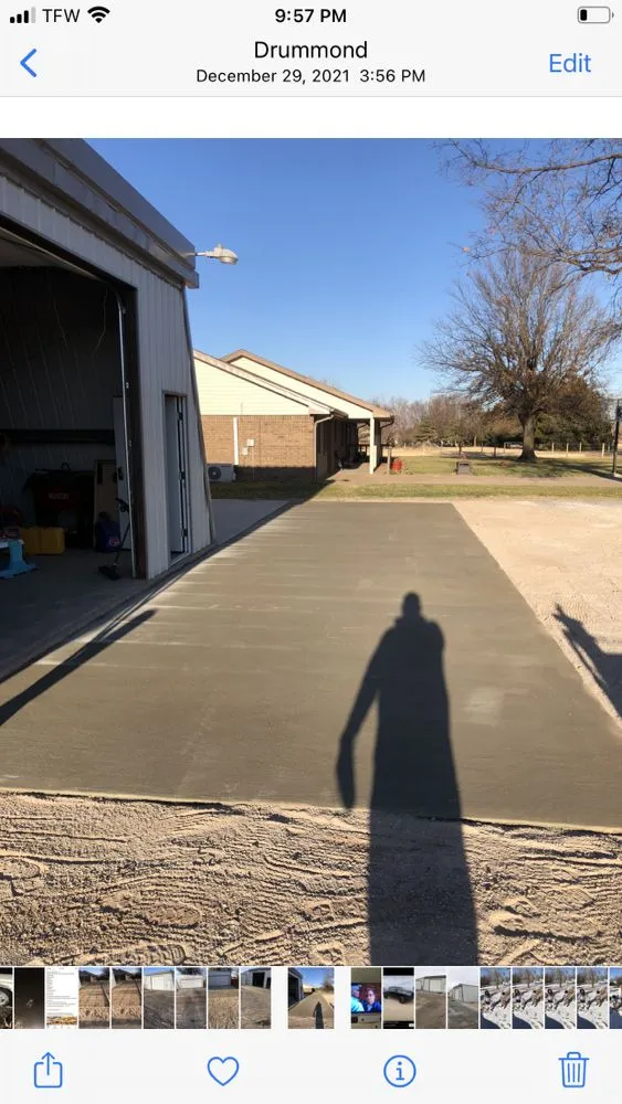 Slide of JE'S Home Improvement