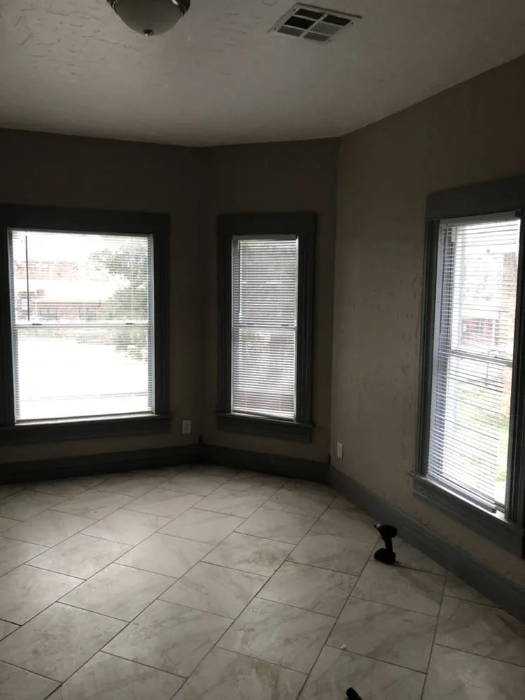 Slide of JE'S Home Improvement