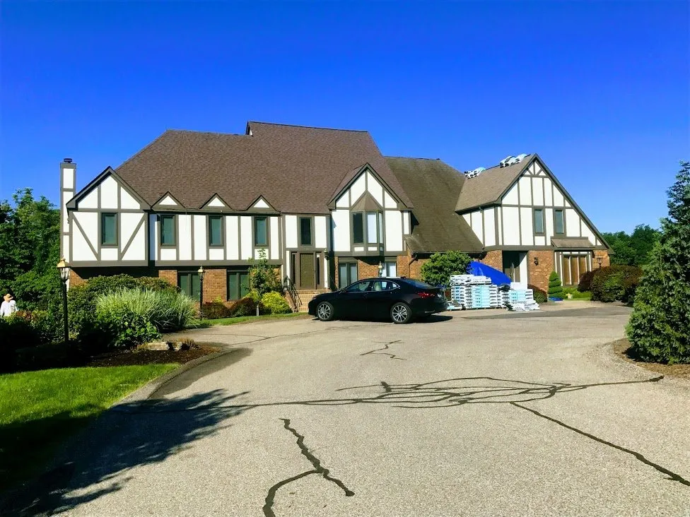 Slide of JJ Diaz Contractor