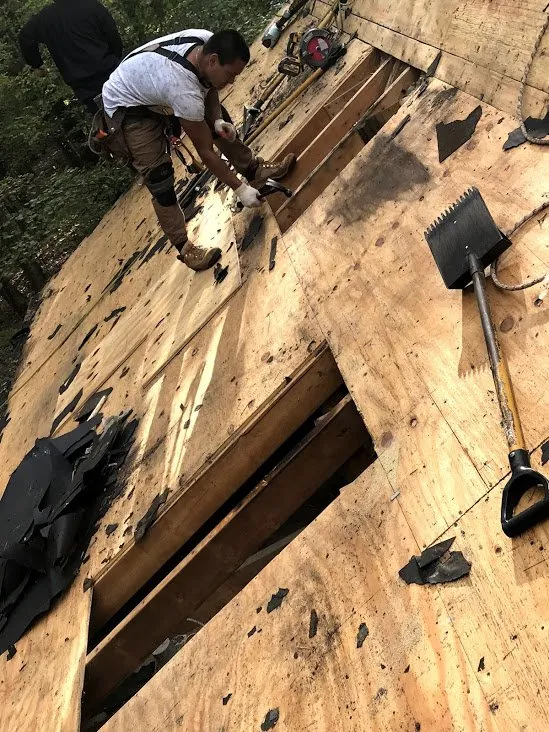 Slide of JJ Diaz Contractor