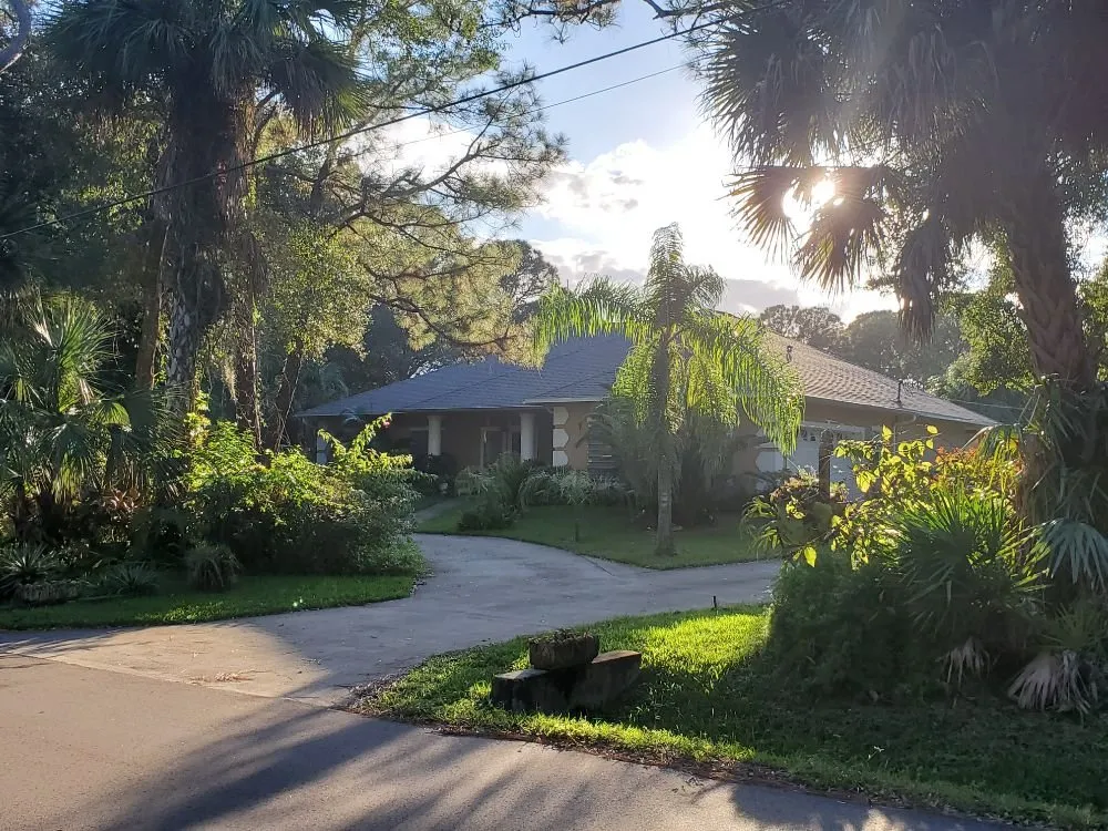 Slide of J&M Roofing & Construction